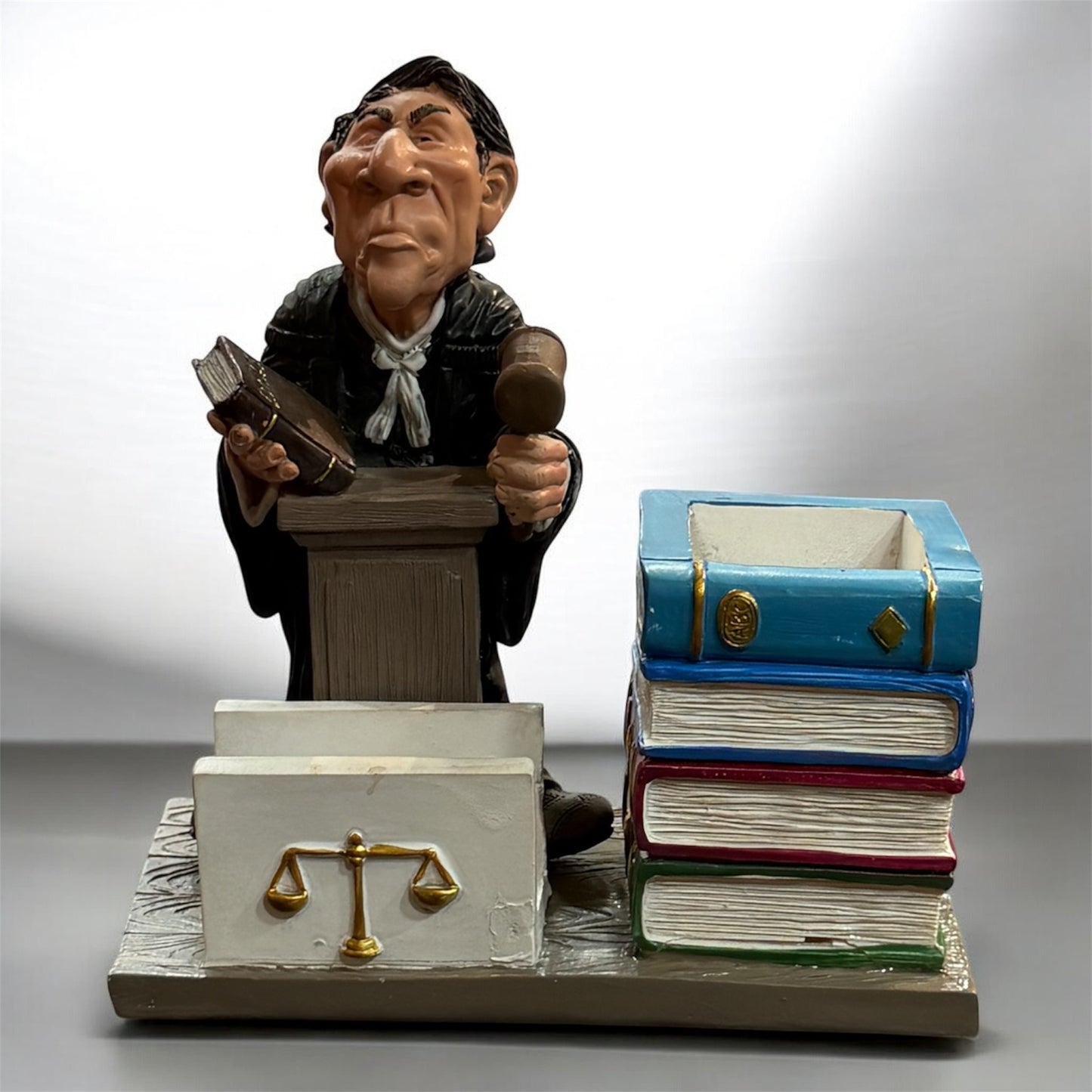 Justice Penstand