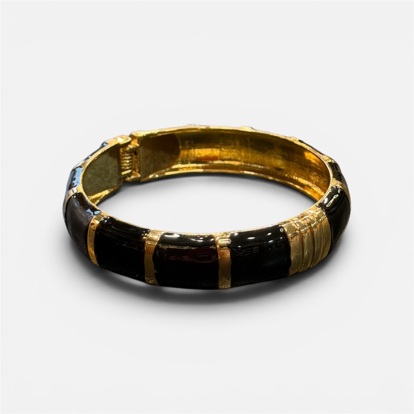 Enamel Kada