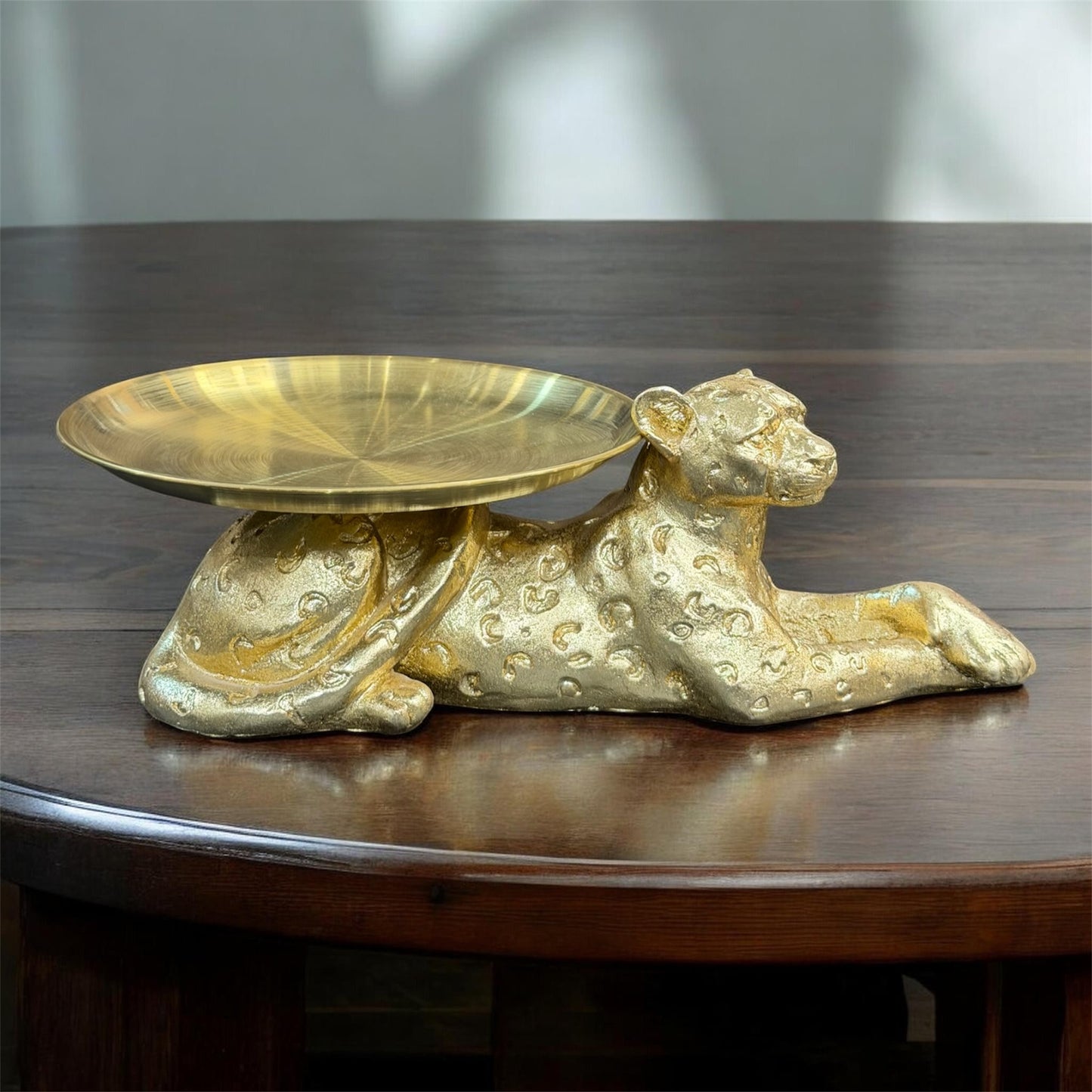 Leopard with plate